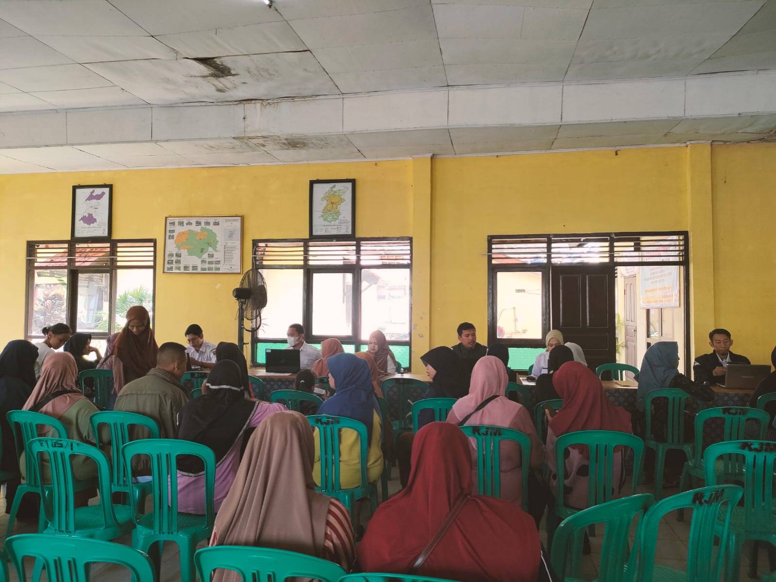 Hari Kedua Jemput Bola, Disdukcapil Metro Layani Aktivasi IKD bagi Penerima Bansos di Rejomulyo