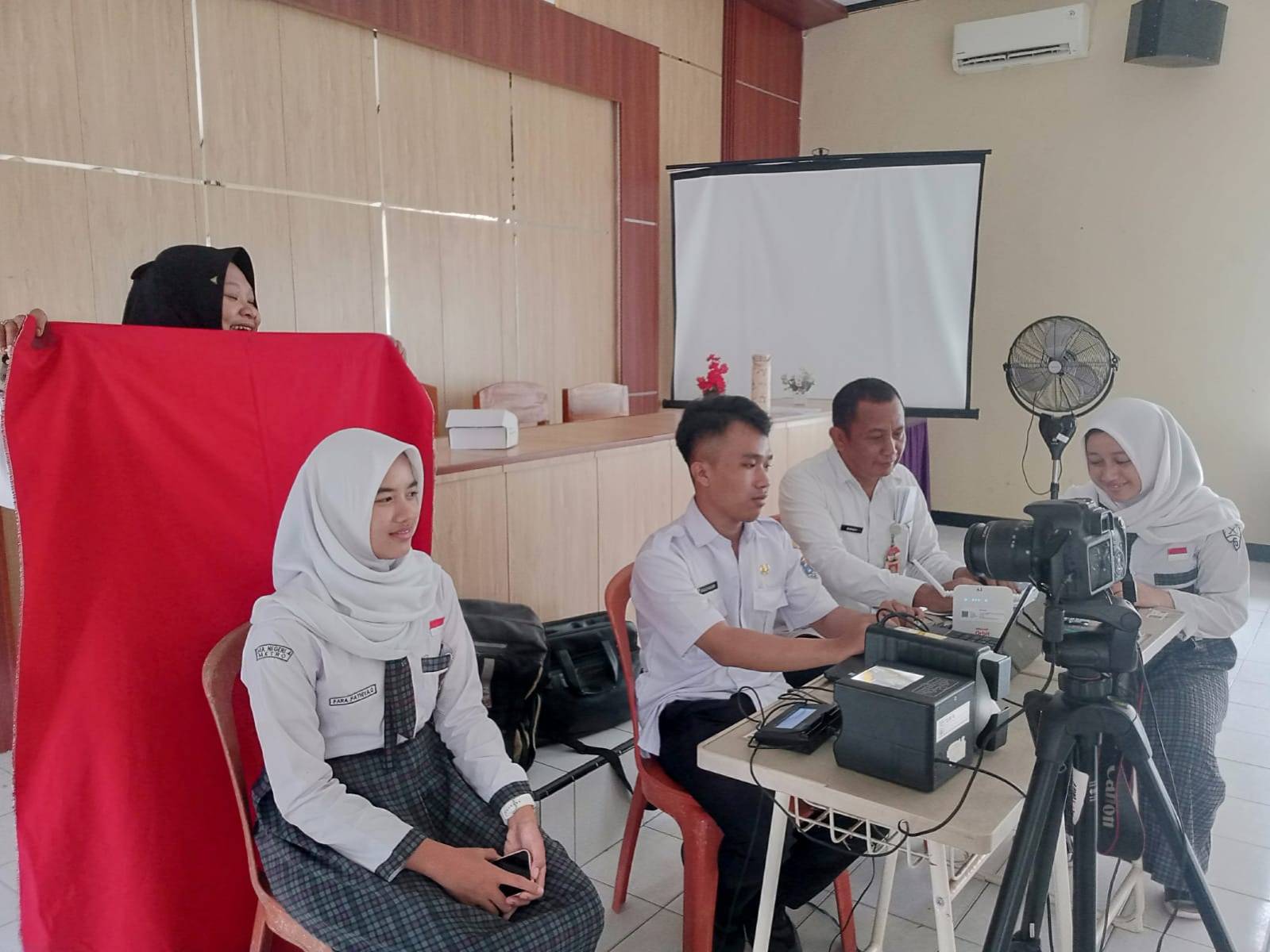 Perekaman KTP-el Siswa di SMA Negeri 4 Berjalan Lancar