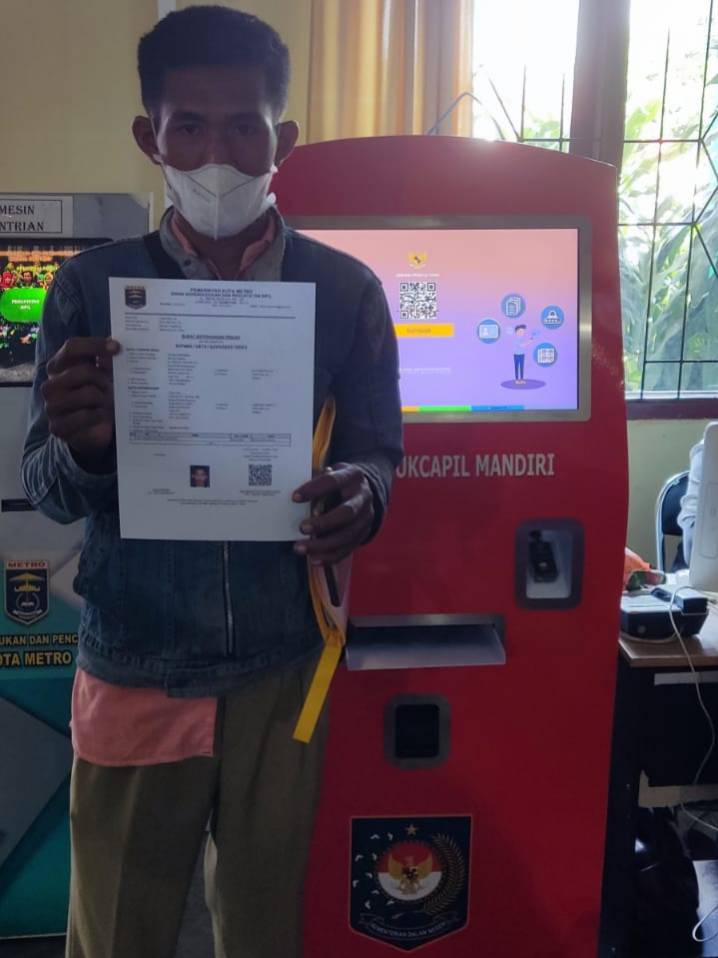 Penggunaan Mesin Anjungan Dukcapil Mandiri pada Pelayanan Administrasi Kependudukan