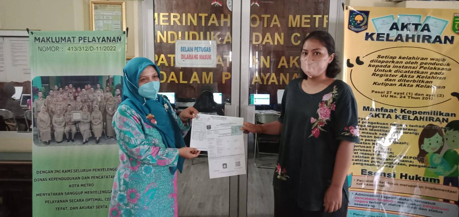Penyerahan Dokumen Langsung Kepada Warga