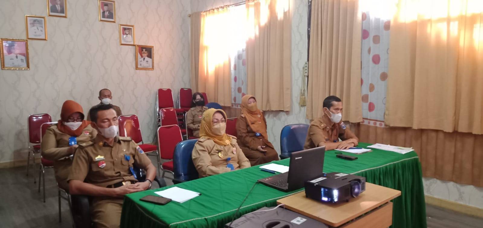 Dinas Dukcapil Kota Metro mengikuti Penyampaian Hasil Evaluasi dan Penghargaan Pelayanan Publik