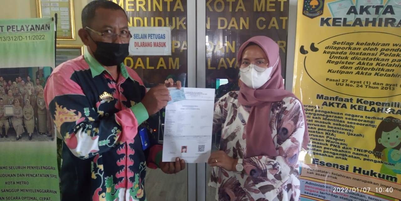 Penyerahan Dokumen Langsung Kepada Warga