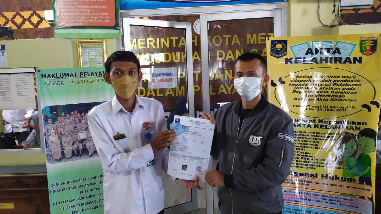 Penyerahan Dokumen Langsung Kepada Warga