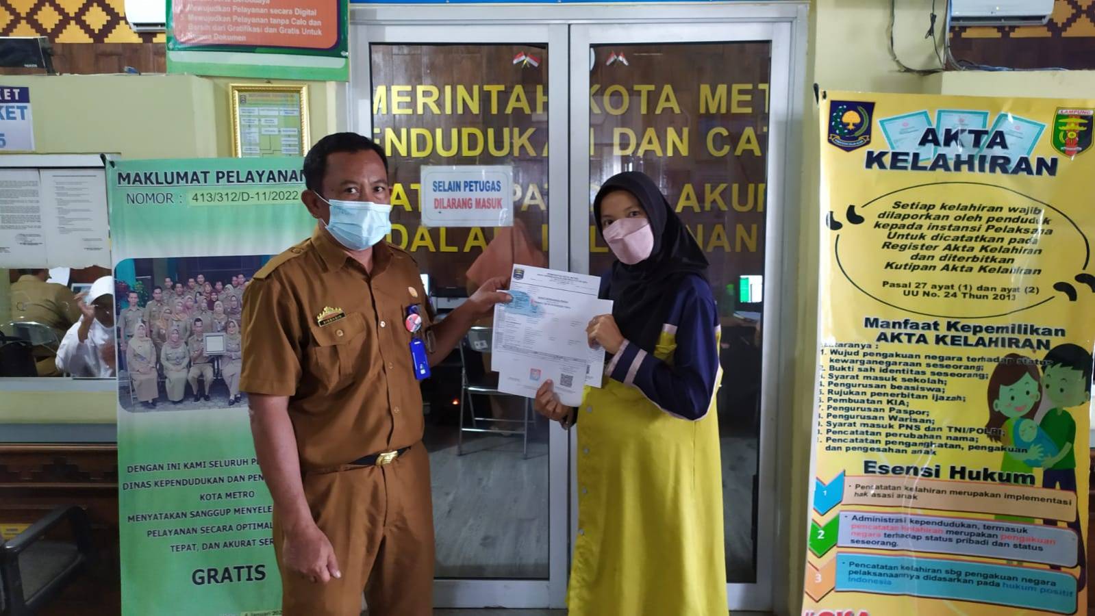 Penyerahan Dokumen Langsung Kepada Warga