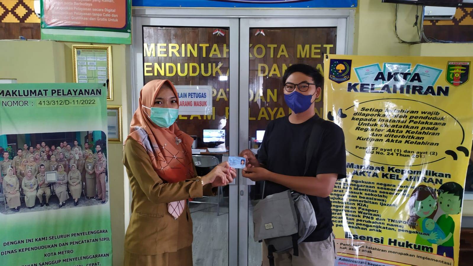 Penyerahan Dokumen Langsung Kepada Warga