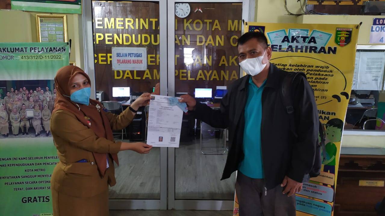 Penyerahan Dokumen Langsung Kepada Warga