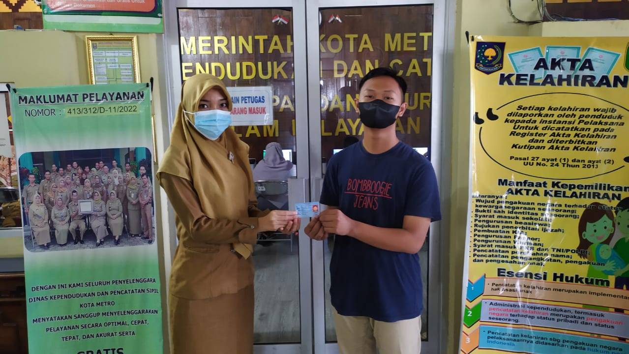 Penyerahan Dokumen Langsung Kepada Warga