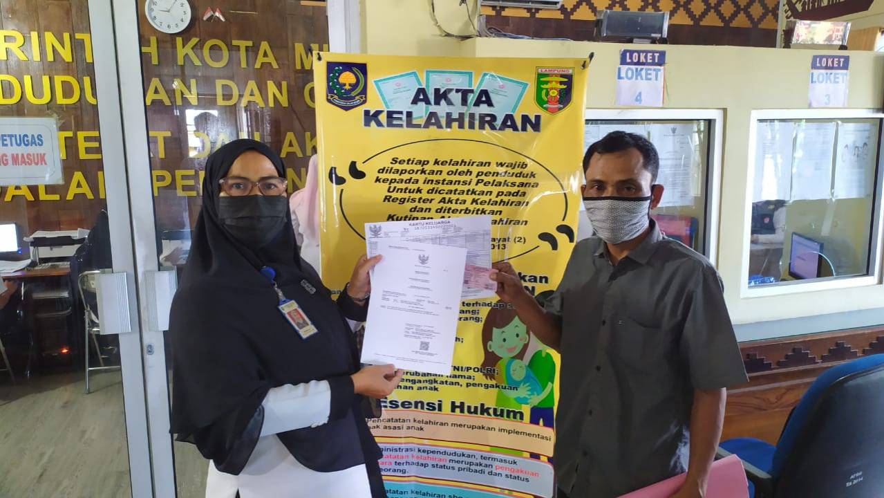 Penyerahan Dokumen Langsung Kepada Warga