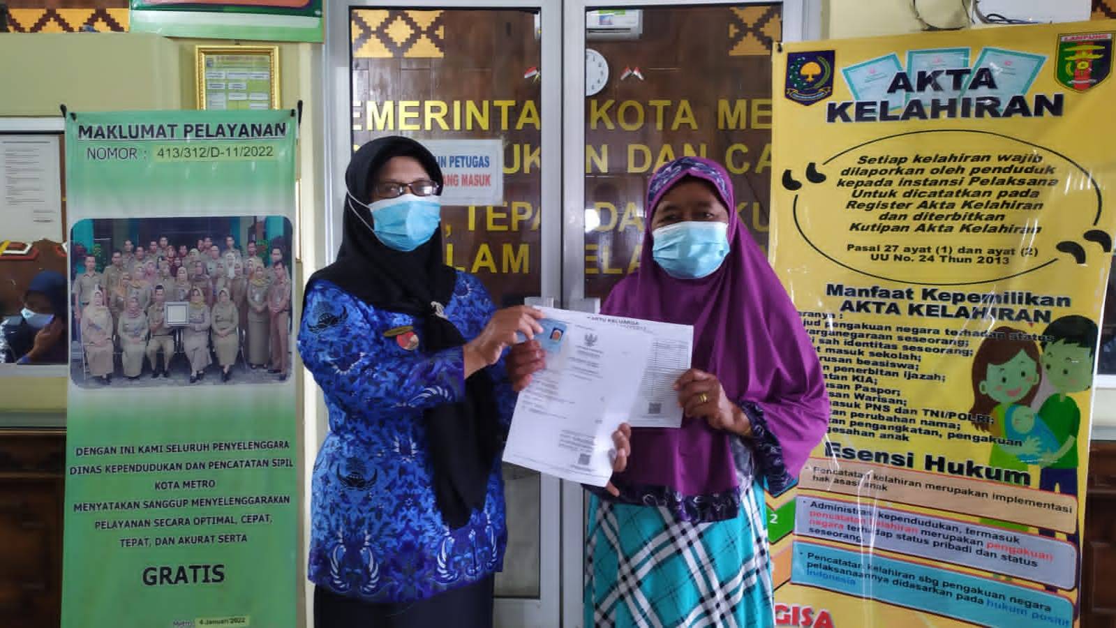 Penyerahan Dokumen Langsung Kepada Warga