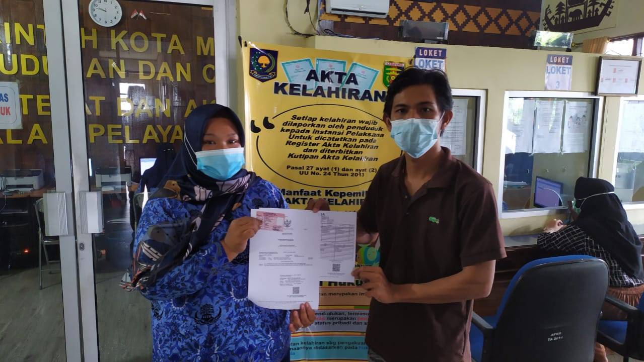 Penyerahan Dokumen Langsung Kepada Warga
