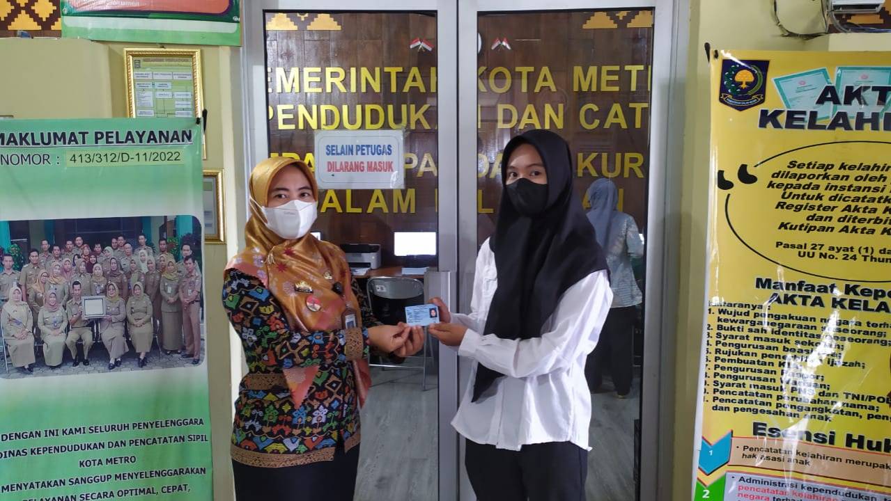 Penyerahan Dokumen Langsung Kepada Warga