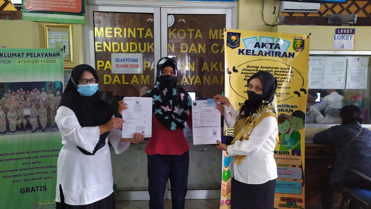 Penyerahan Dokumen Langsung Kepada Warga