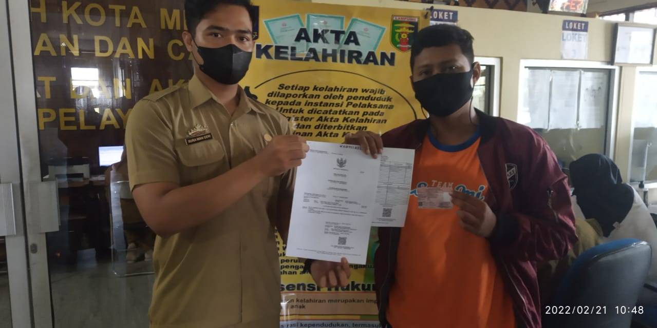 Penyerahan Dokumen Langsung Kepada Warga