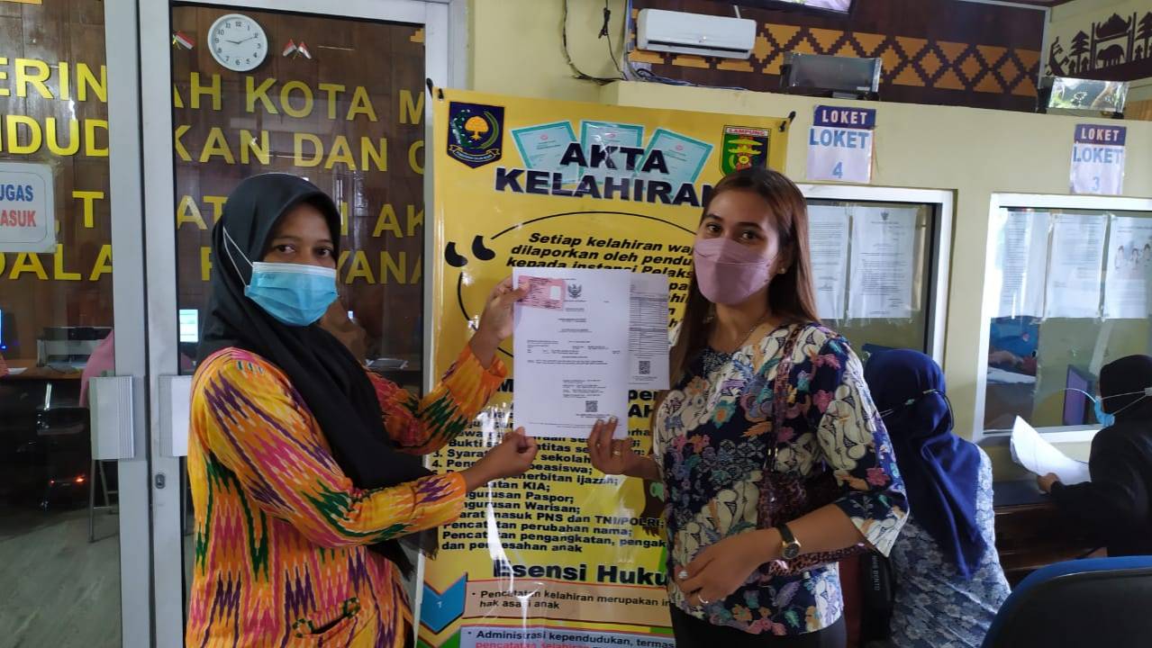 Penyerahan Dokumen Langsung Kepada Warga