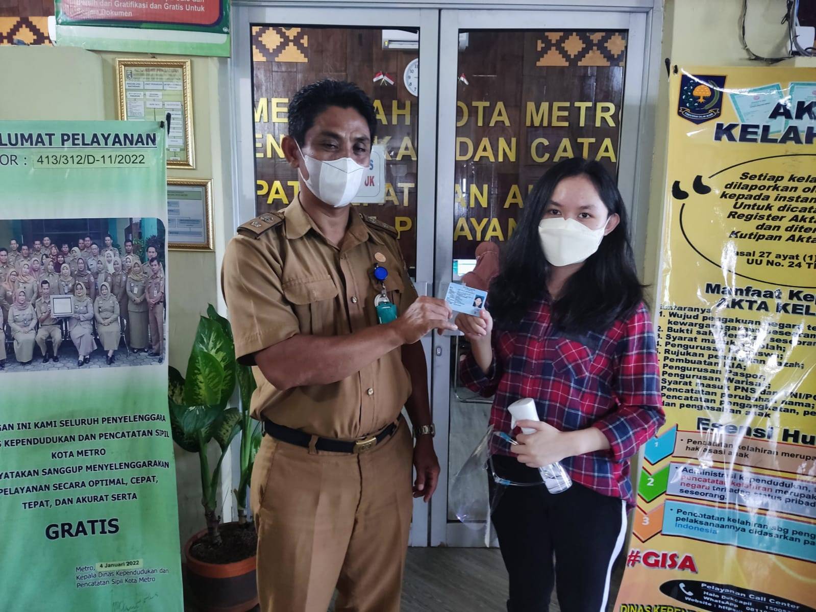 Penyerahan Dokumen Langsung Kepada Warga