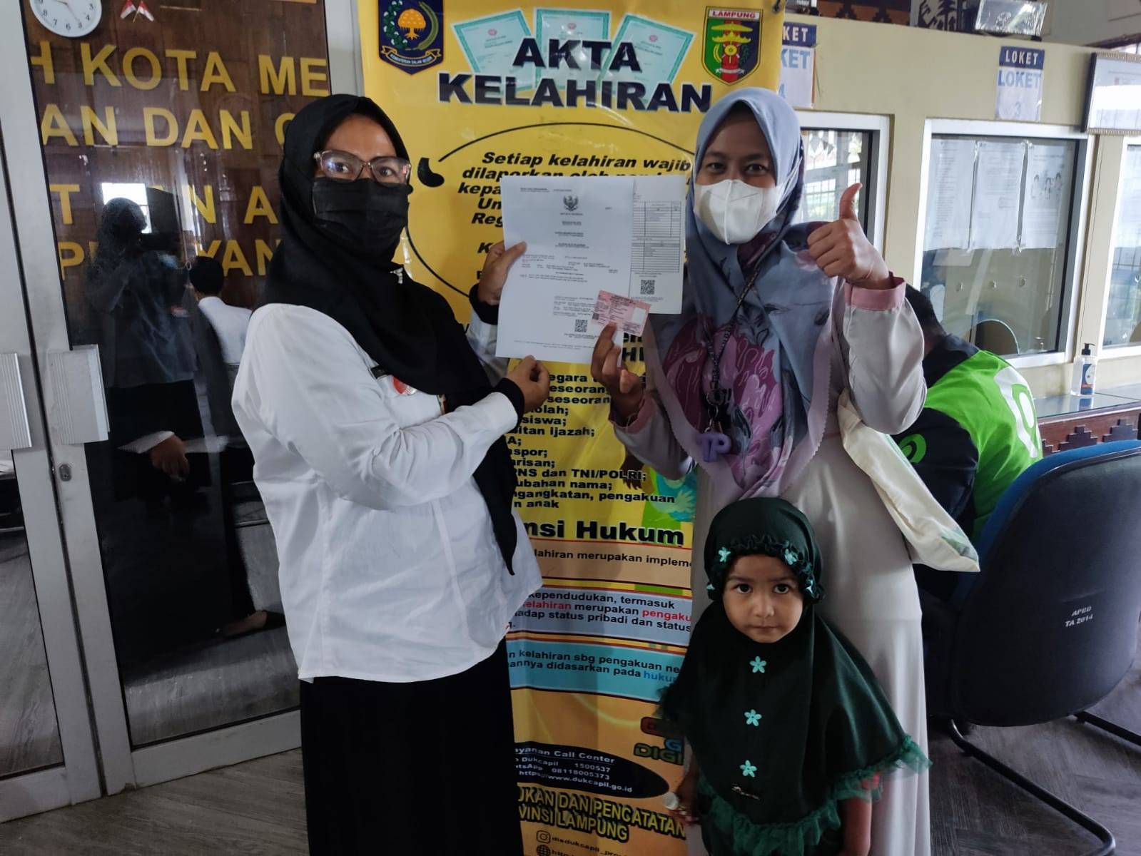 Penyerahan Dokumen Langsung Kepada Warga