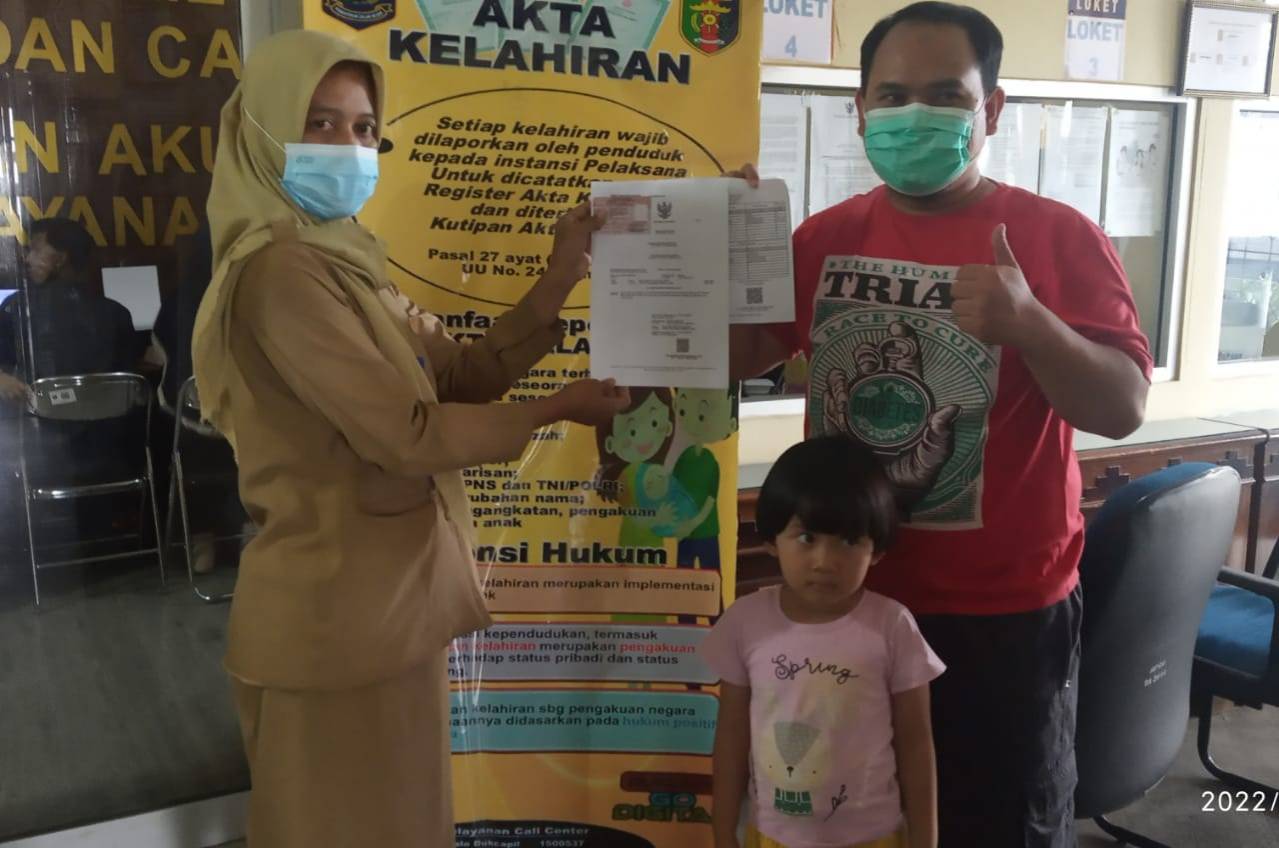 Penyerahan Dokumen Langsung Kepada Warga