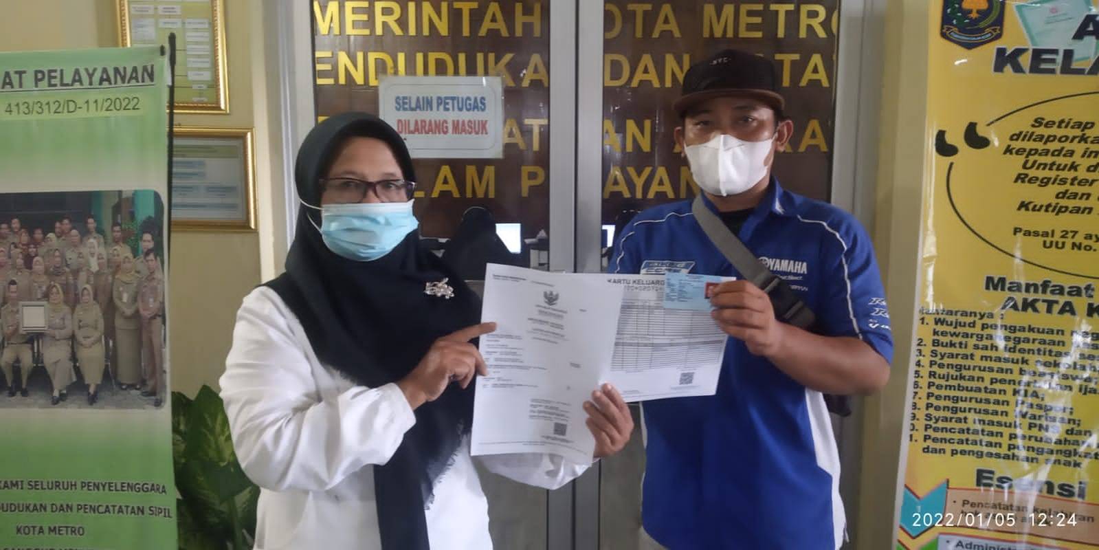 Penyerahan Dokumen Langsung Kepada Warga