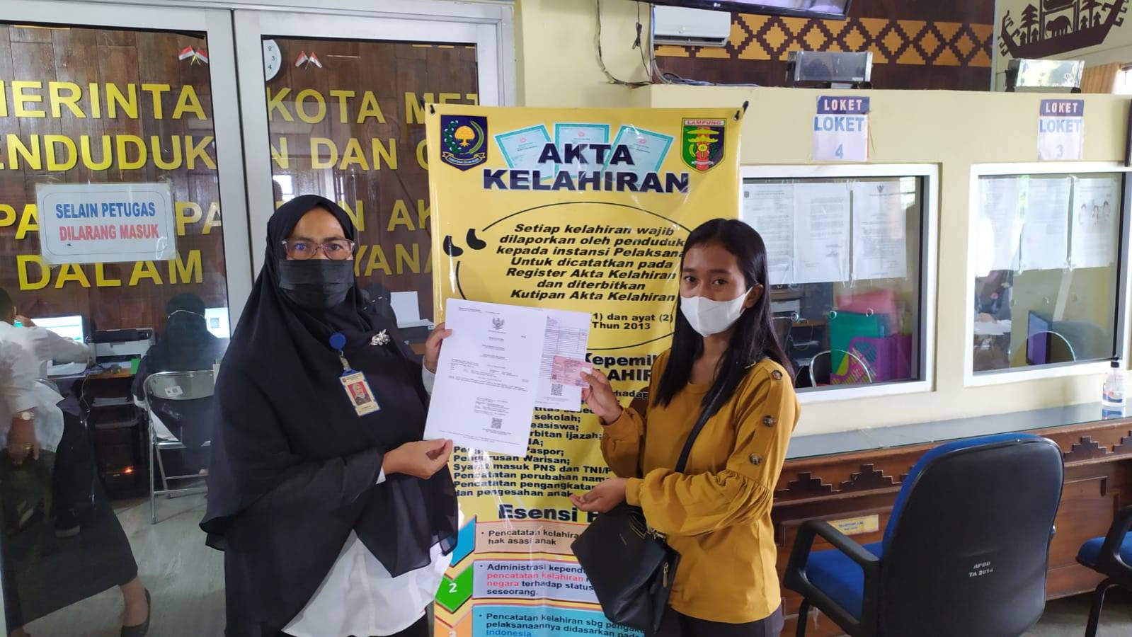 Penyerahan Dokumen Langsung Kepada Warga
