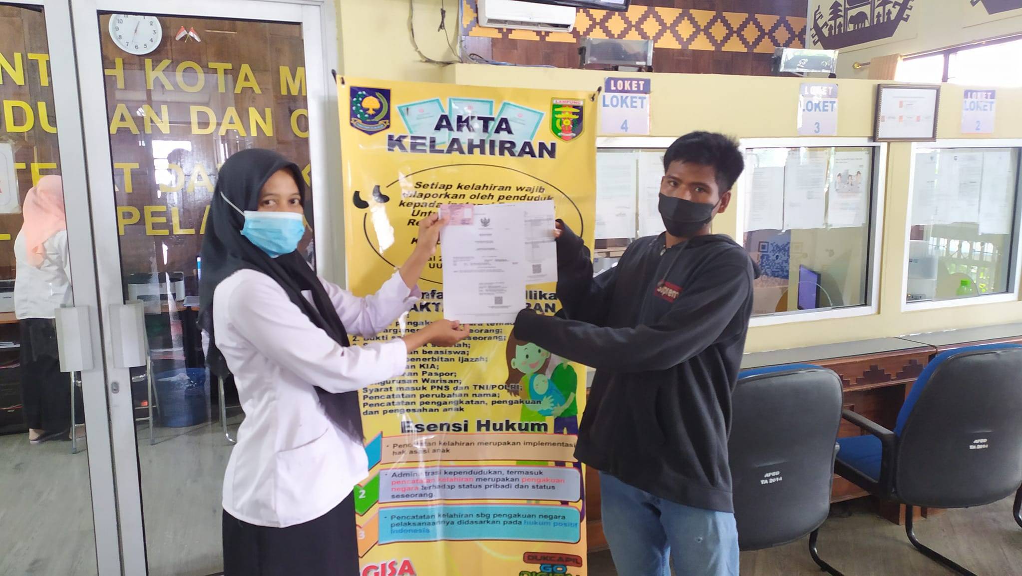 Penyerahan Dokumen Langsung Kepada Warga