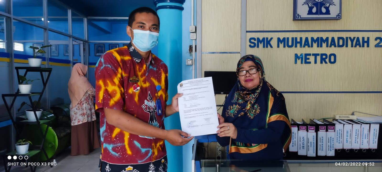 Penyerahan KTP Elektronik Ke Sekolah