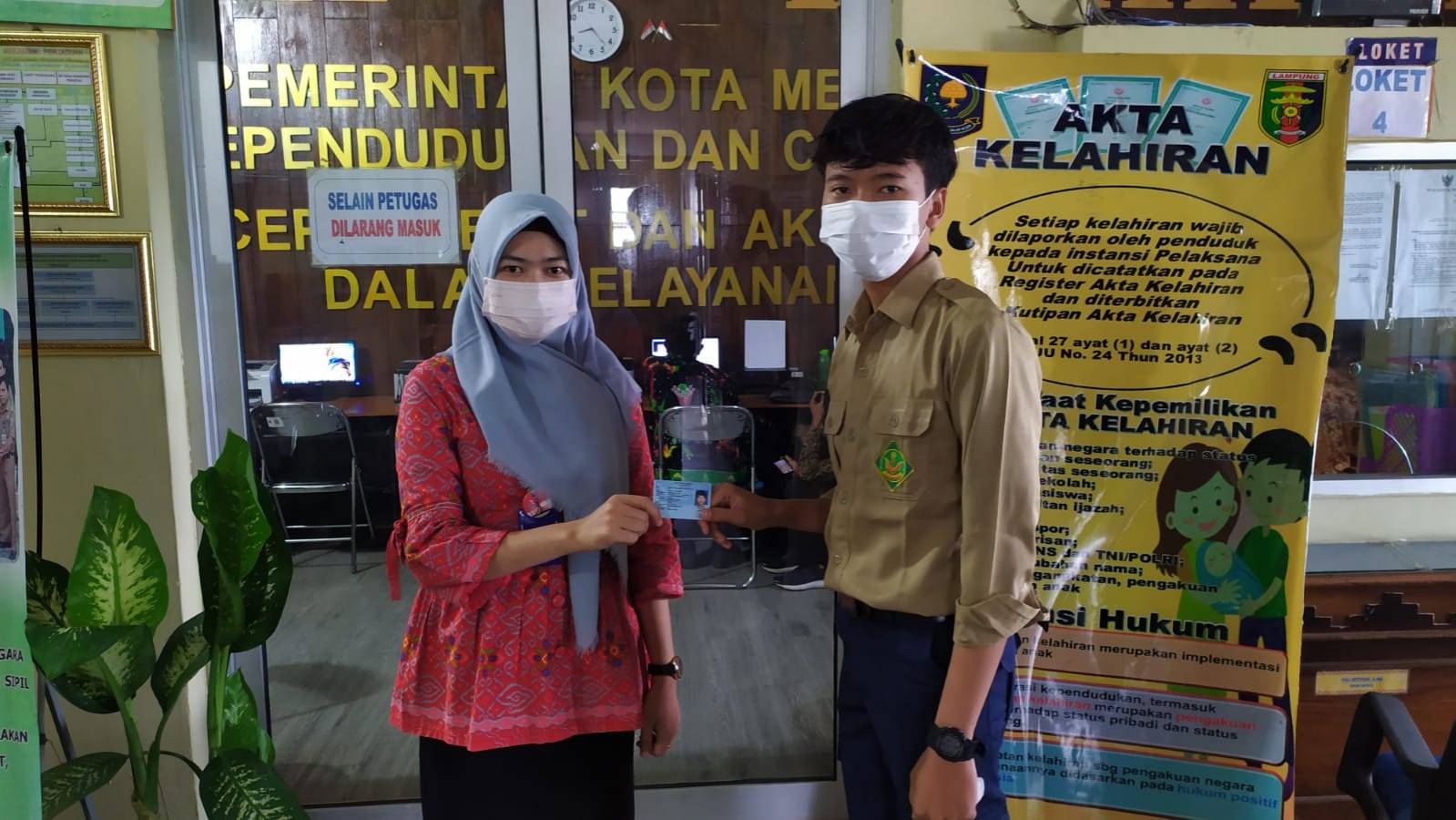 Penyerahan Dokumen Langsung Kepada Warga
