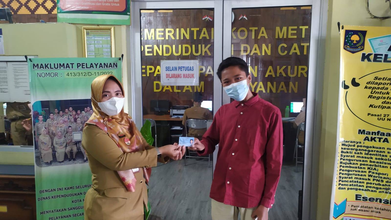 Penyerahan Dokumen Langsung Kepada Warga