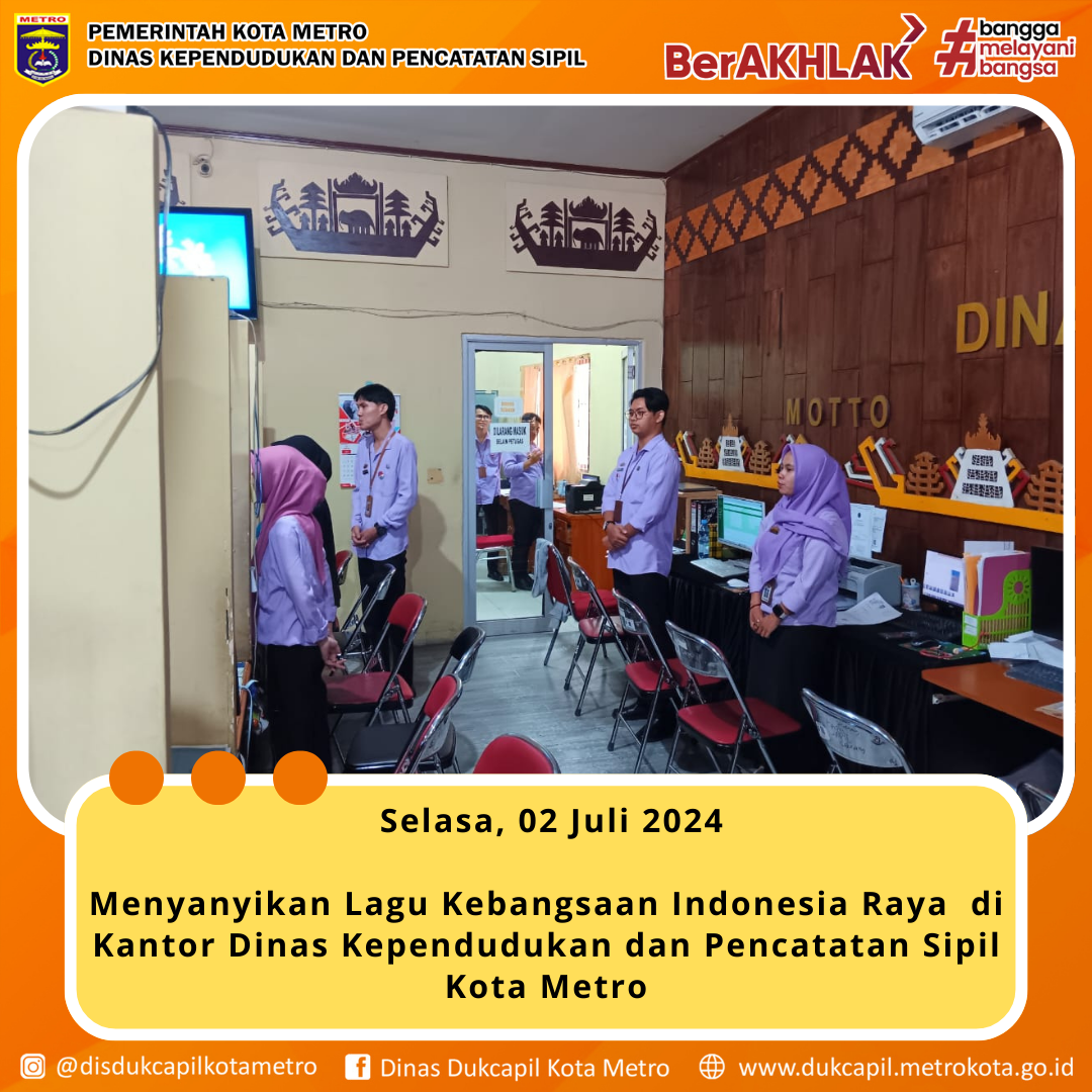 Menyanyikan Lagu Kebangsaan Indonesia Raya