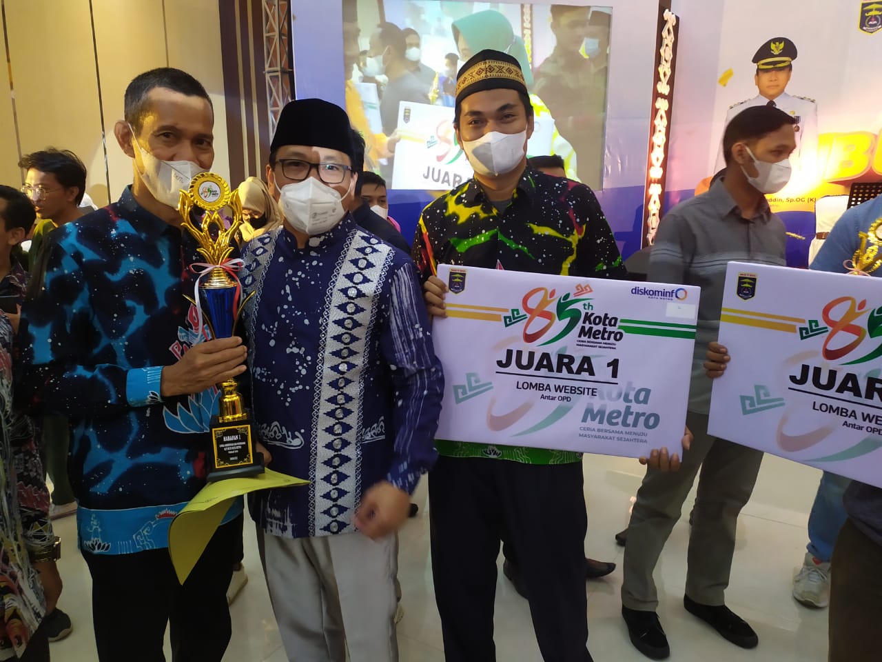Penerimaan Piagam Penghargaan dalam rangka memeriahkan HUT Kota Metro ke 85 Tahun.