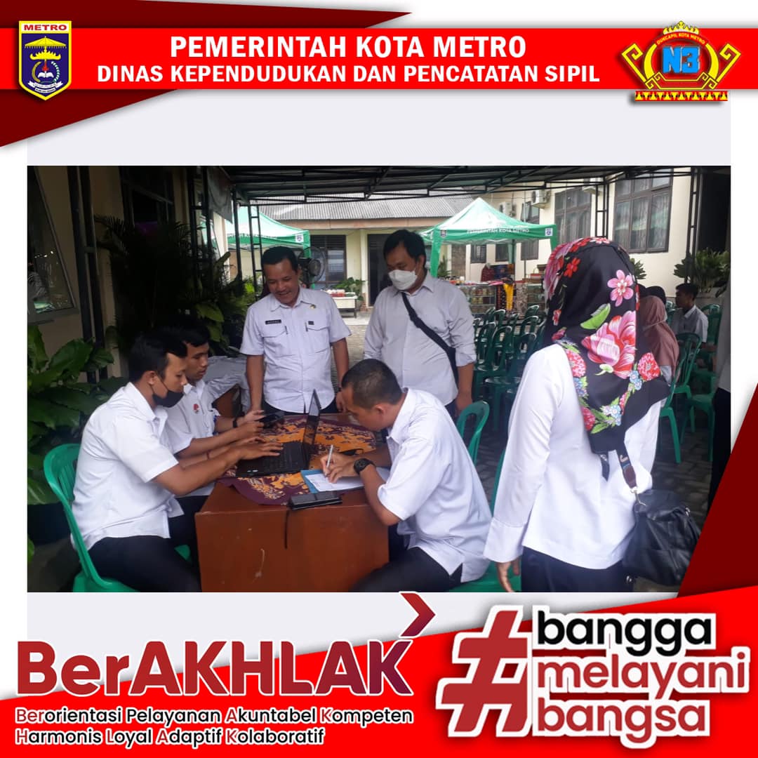 Pelaksanaan layanan IKD di aula Kecamatan Metro Utara.
