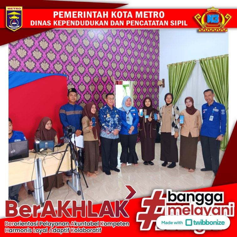 Pelayanan Perekaman KTP-el Keliling dan Penyerahan KTP-el di SMK MA'ARIF 1 METRO, Dihadiri Kepala Disdukcapil Provinsi Lampung