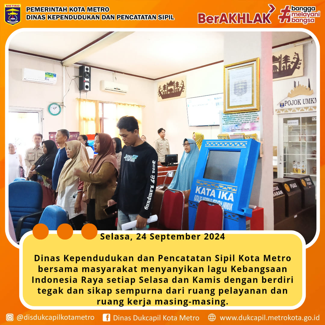 Menyanyikan lagu Kebangsaan Indonesia Raya 