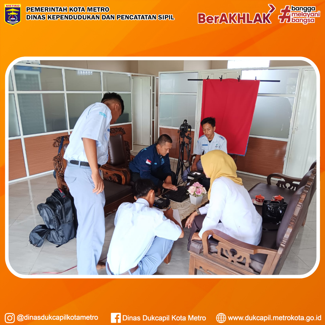 Perekaman KTP Pemula SMK Negeri 4 Kota Metro